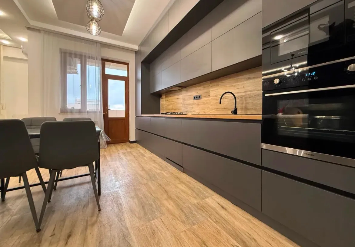 3 bedroom apartment for sale M․ Melqonyan str, مرکز شهر ایروان, 159964