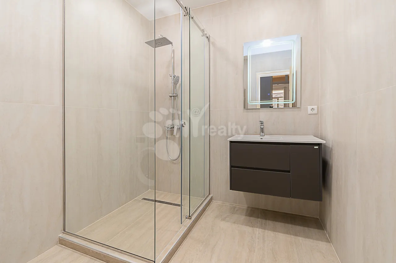 3 bedroom apartment for rent Moskovyan St, Center Yerevan, 161727