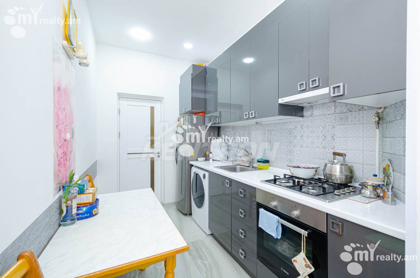 2 սենյականոց բնակարան  Մաշտոցի պող, Կենտրոն Երևան, 139986