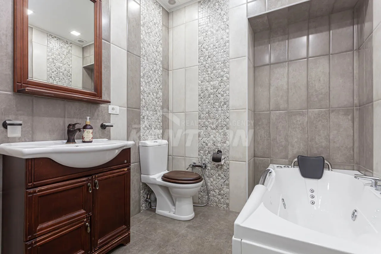 Снять 4 комнатную квартиру Туманян ул 1ый перех, Центр Ереван, 158985