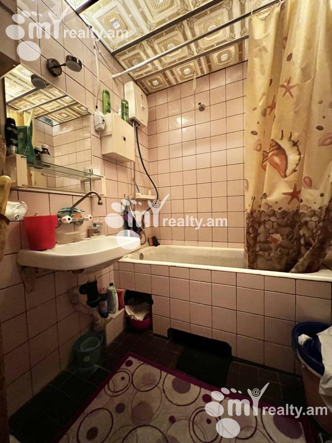 Купить 2 комнатную квартиру Амбардзумян ул, Арабкир Ереван, 129145