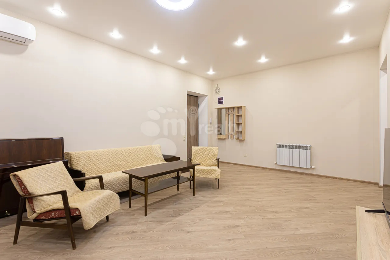 3 bedroom apartment for rent Saryan St, Center Yerevan, 158711