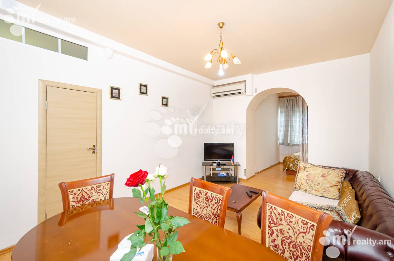 3 սենյականոց բնակարան  Մաշտոցի պող, Կենտրոն Երևան, 152176