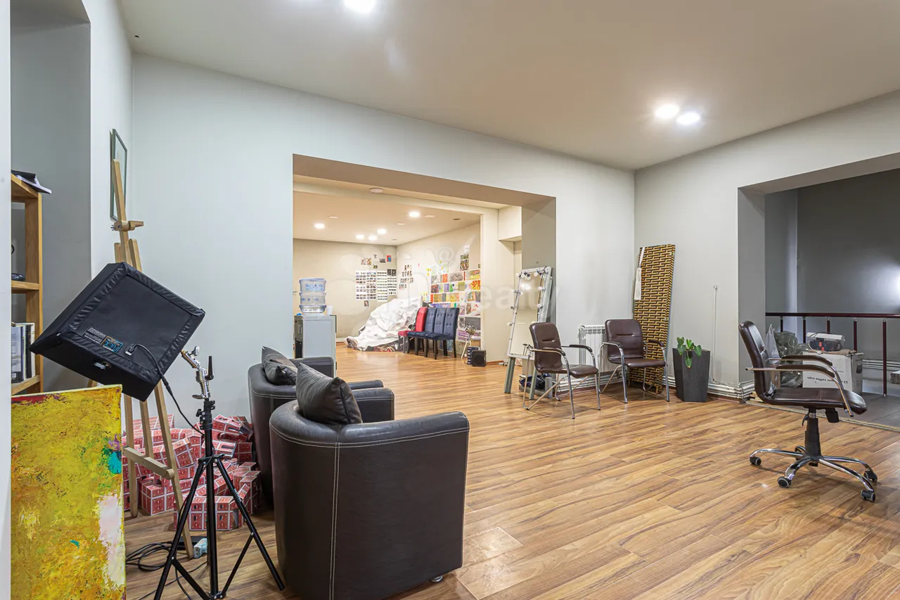 Снять коммерческoе помещение Сарян ул, Центр Ереван, 160192