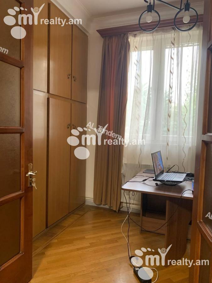 3 bedroom apartment for rent Isahakyan St, Center Yerevan, 156041