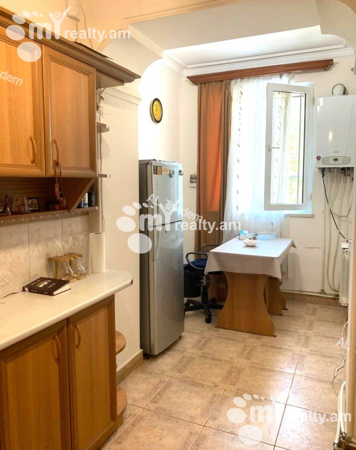 3 bedroom apartment for rent Isahakyan St, Center Yerevan, 156041