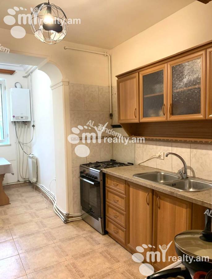 3 bedroom apartment for rent Isahakyan St, Center Yerevan, 156041