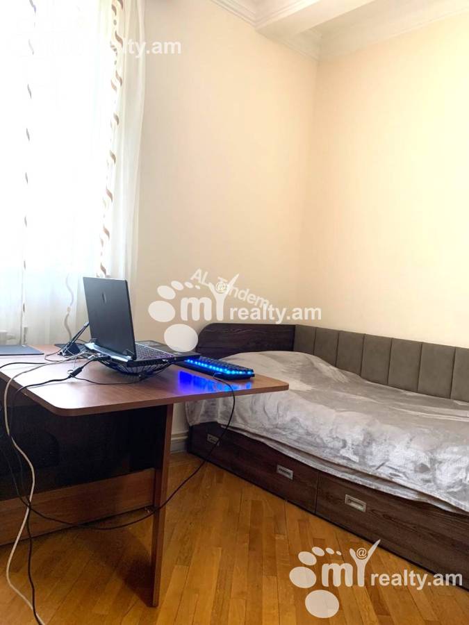 3 bedroom apartment for rent Isahakyan St, Center Yerevan, 156041