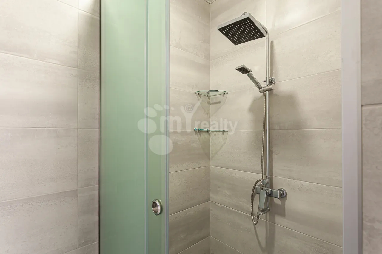 4 bedroom apartment for sale Antarayin St, Center Yerevan, 157641