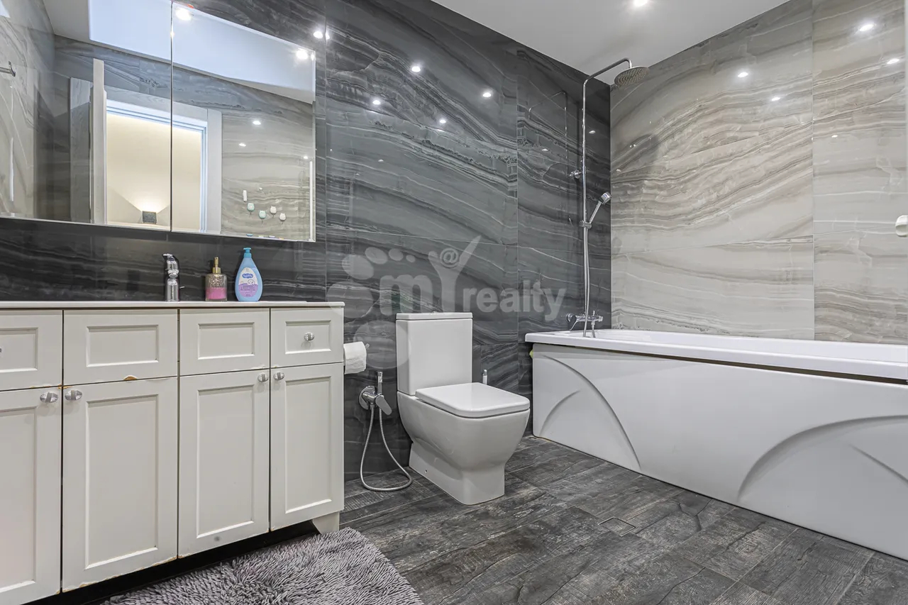 4 bedroom apartment for sale Aram St, Center Yerevan, 159224