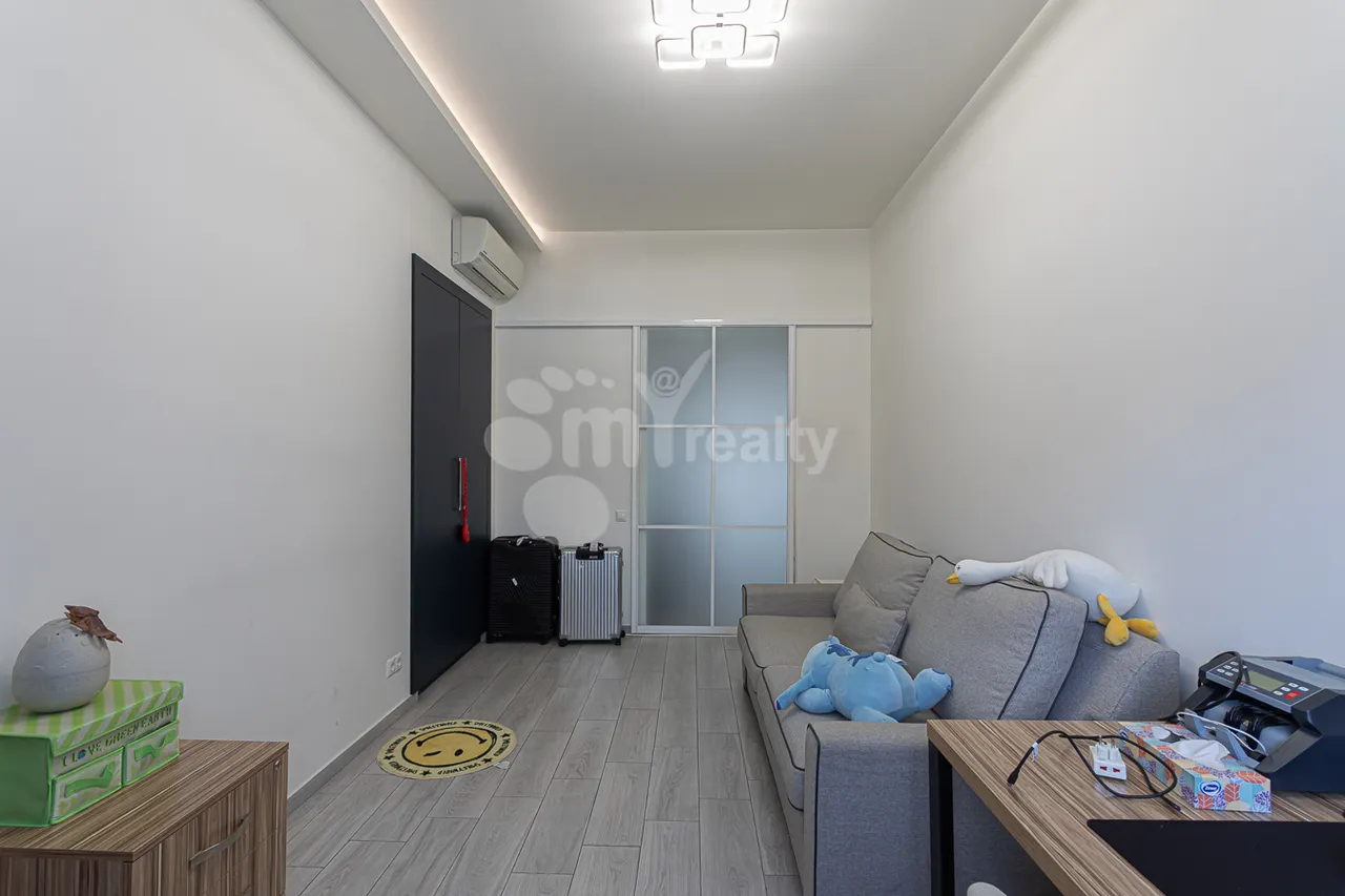 3 սենյականոց բնակարան  Տերյան փող, Կենտրոն Երևան, 160084