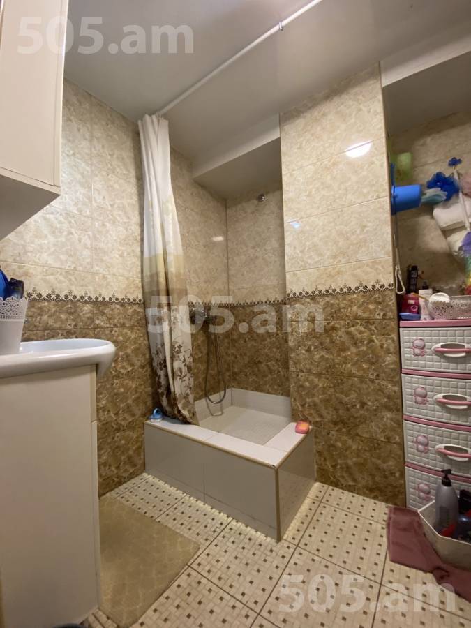 3 bedroom apartment for sale خیابان م. خورِناتسی, مرکز شهر ایروان, 98372