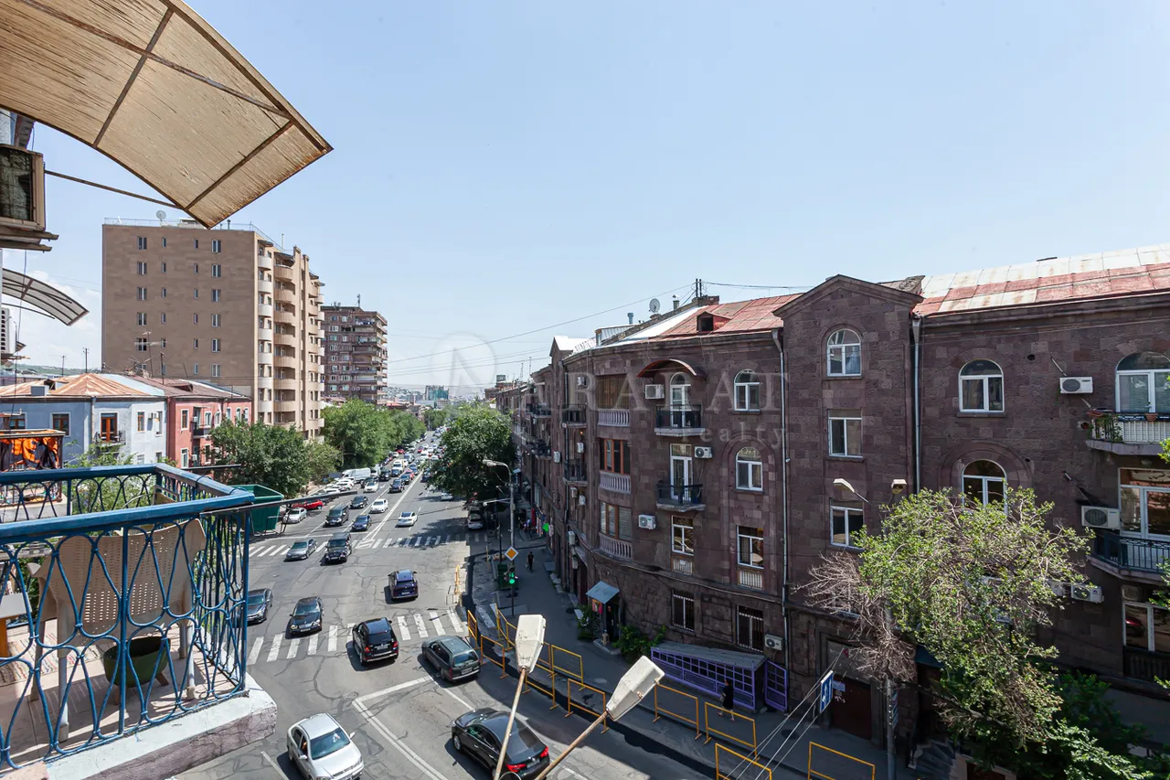 Снять 3 комнатную квартиру Паронян ул, Центр Ереван, 157955