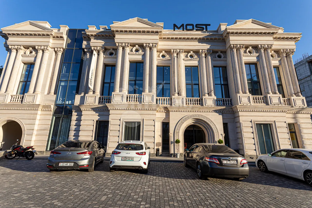 Commercial for rent خیابان میاسنیکیان, مرکز شهر ایروان, 157361