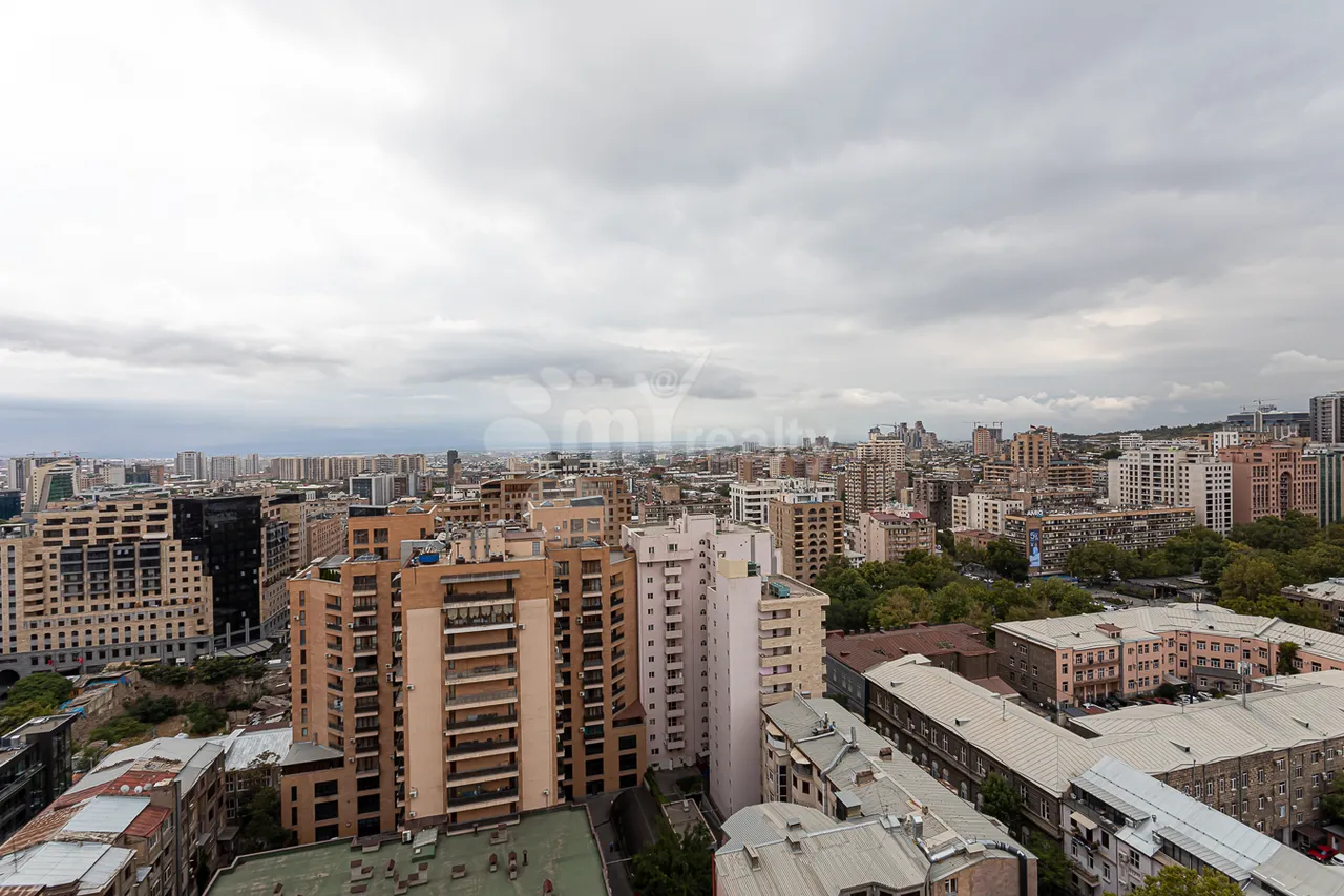 4 սենյականոց բնակարան  Պուշկինի փող, Կենտրոն Երևան, 157582