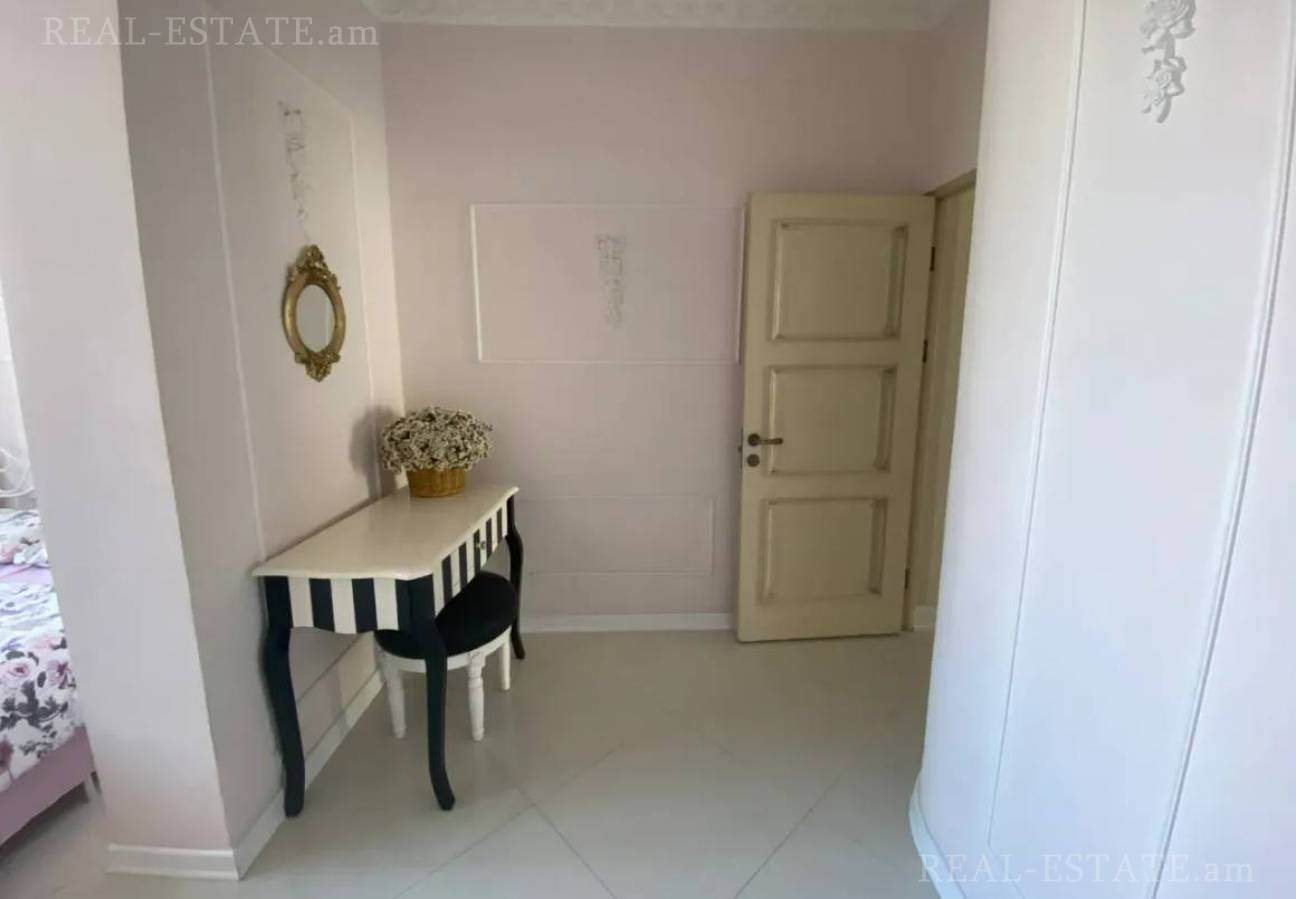 3 bedroom apartment for sale خیابان ابوویان, مرکز شهر ایروان, 135779