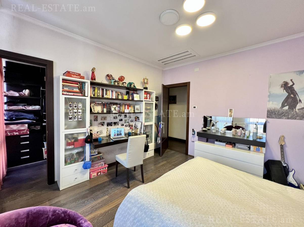 4 bedroom apartment for sale Northern (Hyusisayin)  Ave, Center Yerevan, 119236