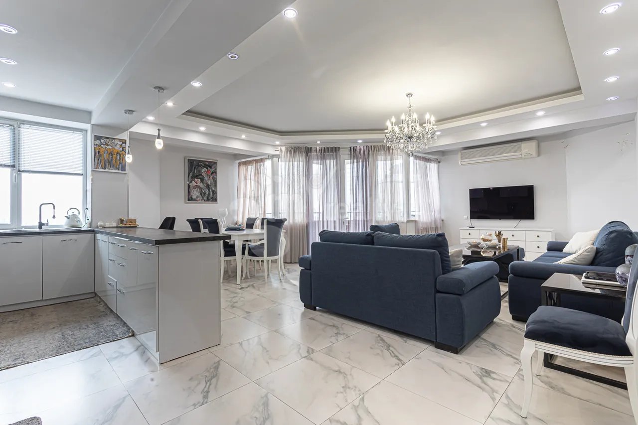 4 bedroom apartment for sale Frik St, Center Yerevan, 157947