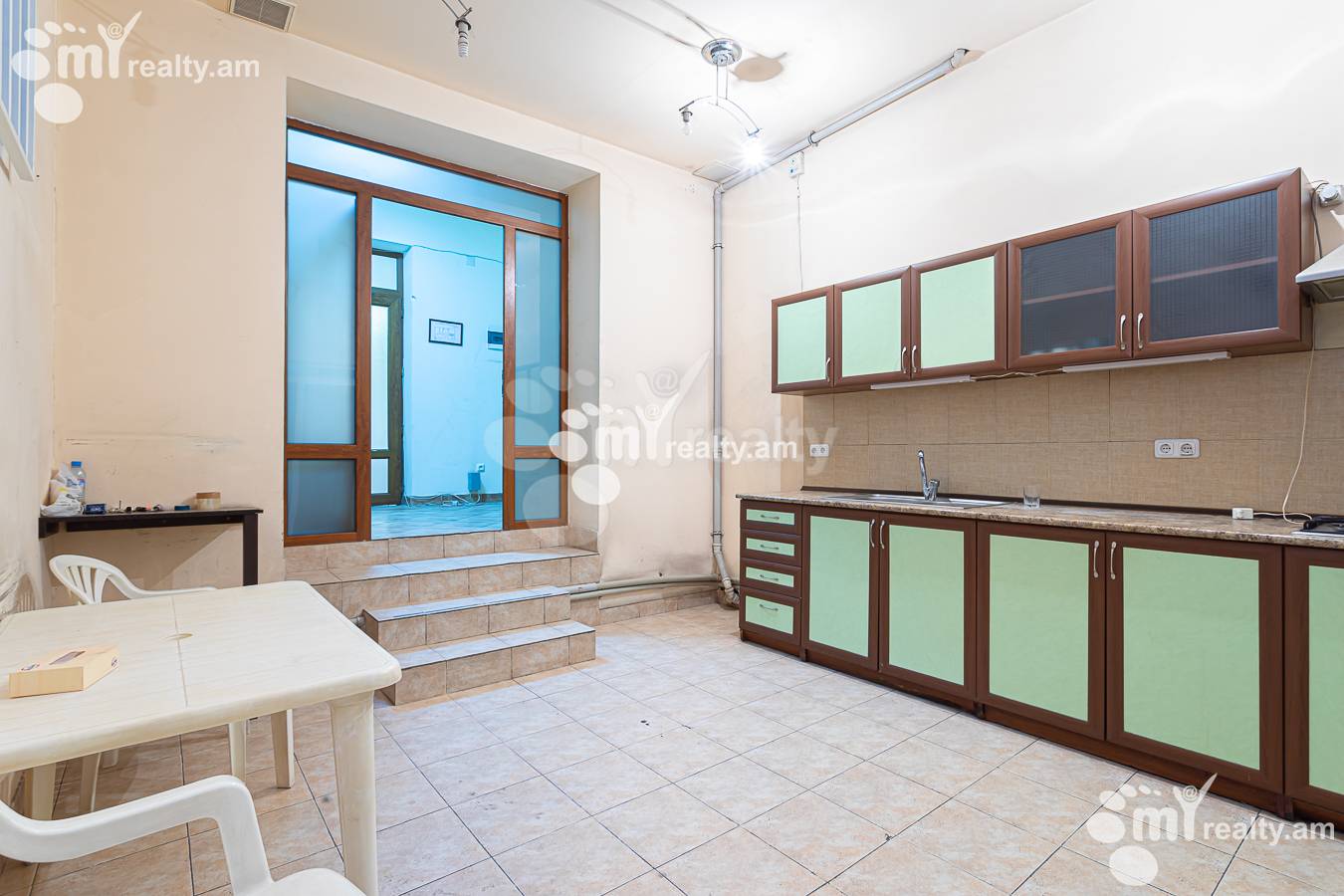 Commercial for rent خیابان اِ. کوچار, مرکز شهر ایروان, 156377