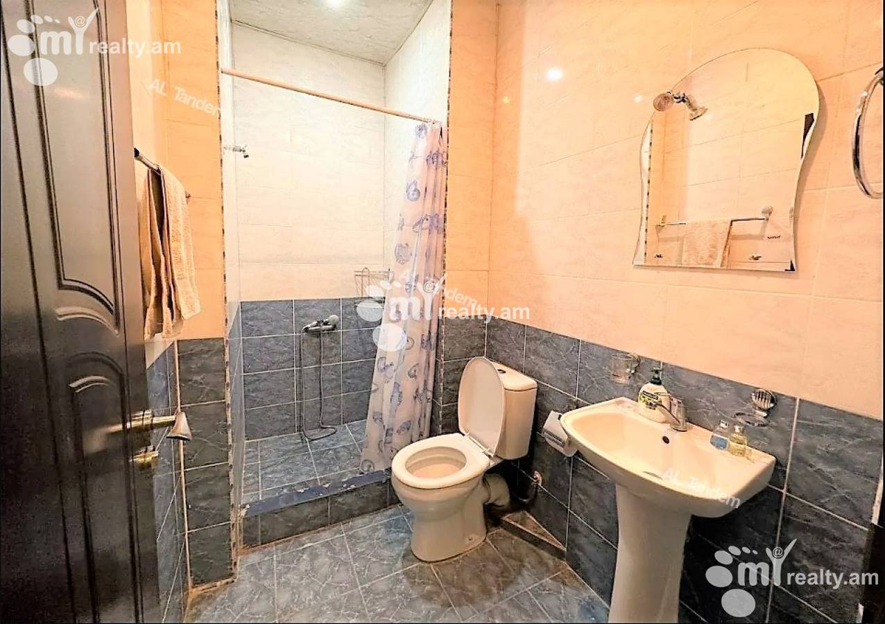 Купить 2 комнатную квартиру Бузанд ул, Центр Ереван, 130736