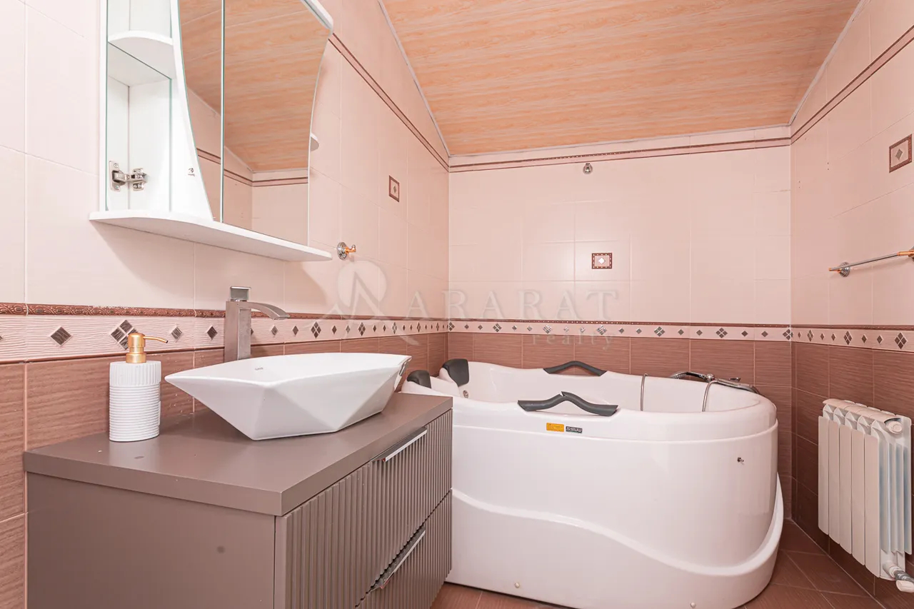 5 bedroom apartment for rent Spendiaryan St, Center Yerevan, 158572