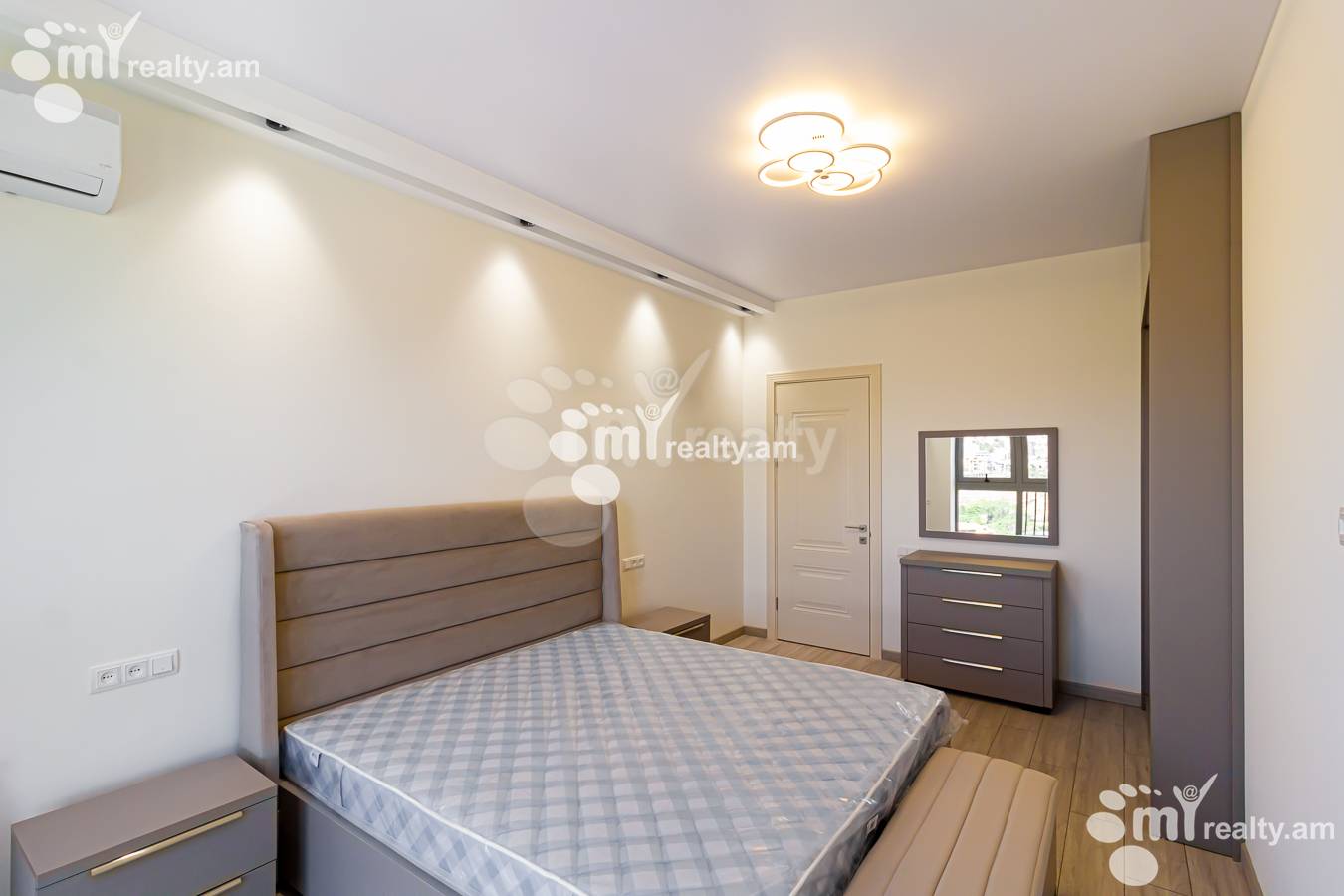 3 bedroom apartment for rent Paronyan St, Center Yerevan, 151466