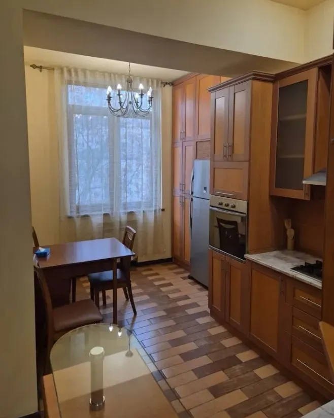 4 սենյականոց բնակարան  Հանրապետության փող, Կենտրոն Երևան, 160955