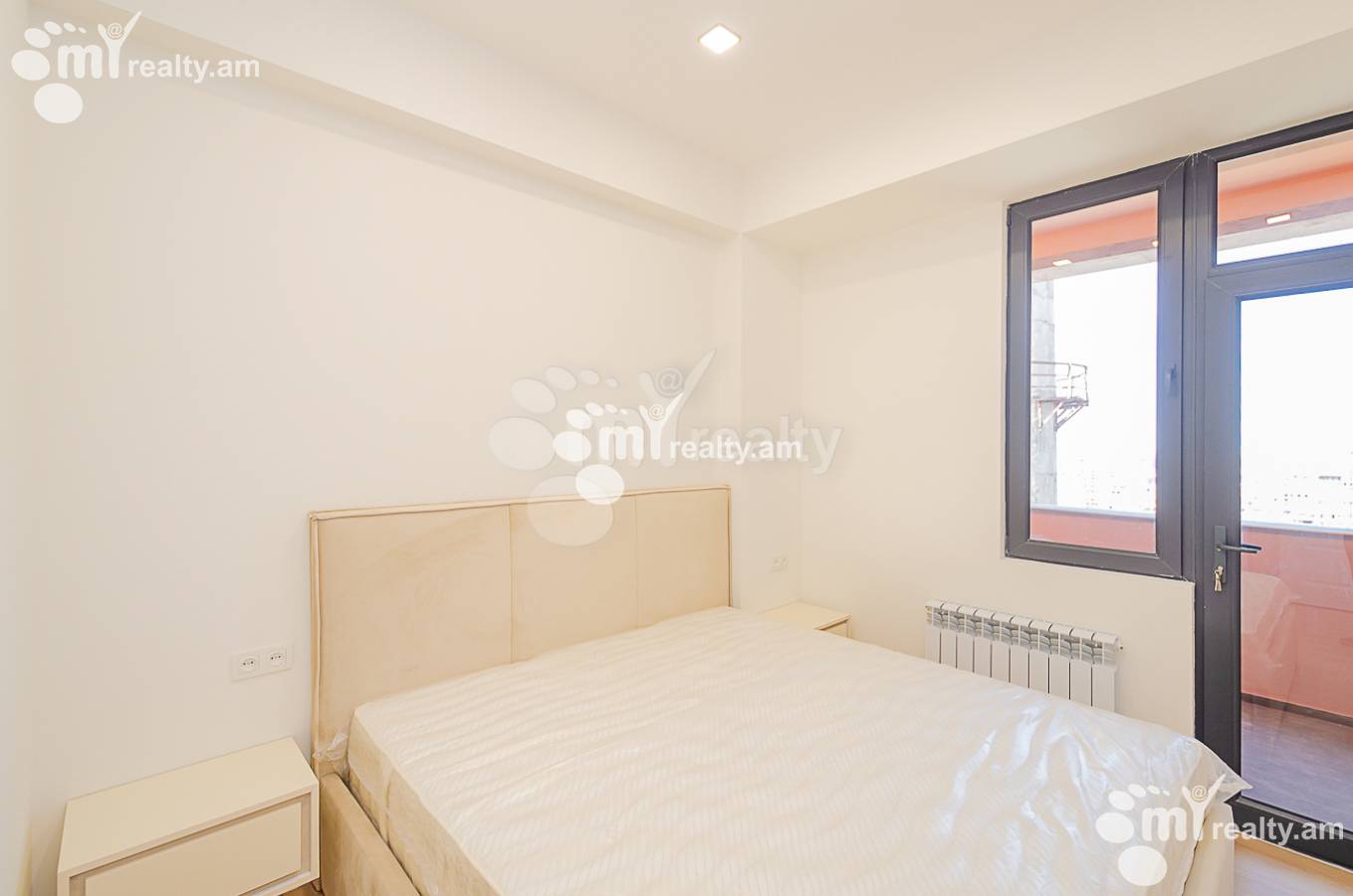 3 սենյականոց բնակարան  Չարենցի փող, Կենտրոն Երևան, 151966