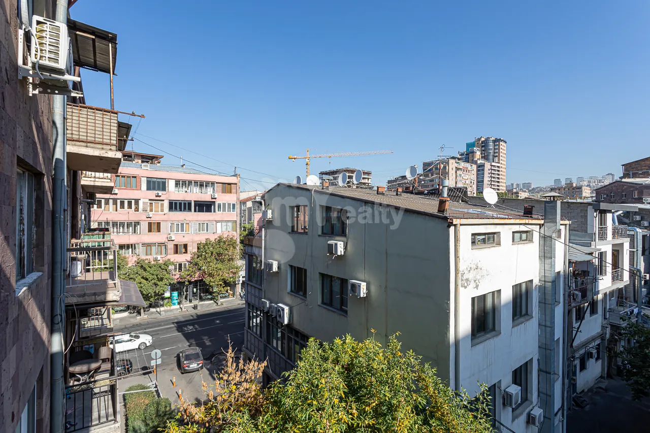 3 bedroom apartment for sale خیابان نعلبندیان, مرکز شهر ایروان, 157230