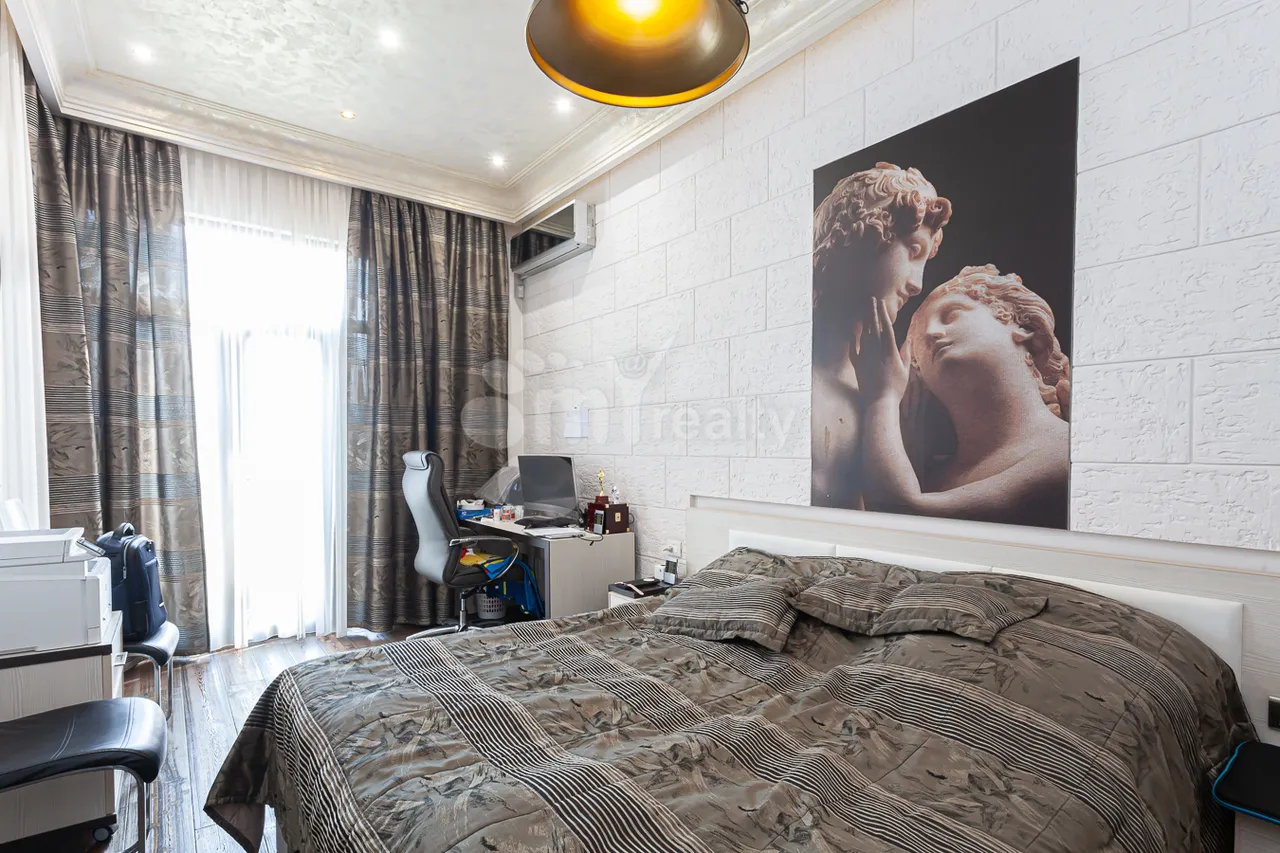 4 սենյականոց բնակարան  Մաշտոցի պող, Կենտրոն Երևան, 158537