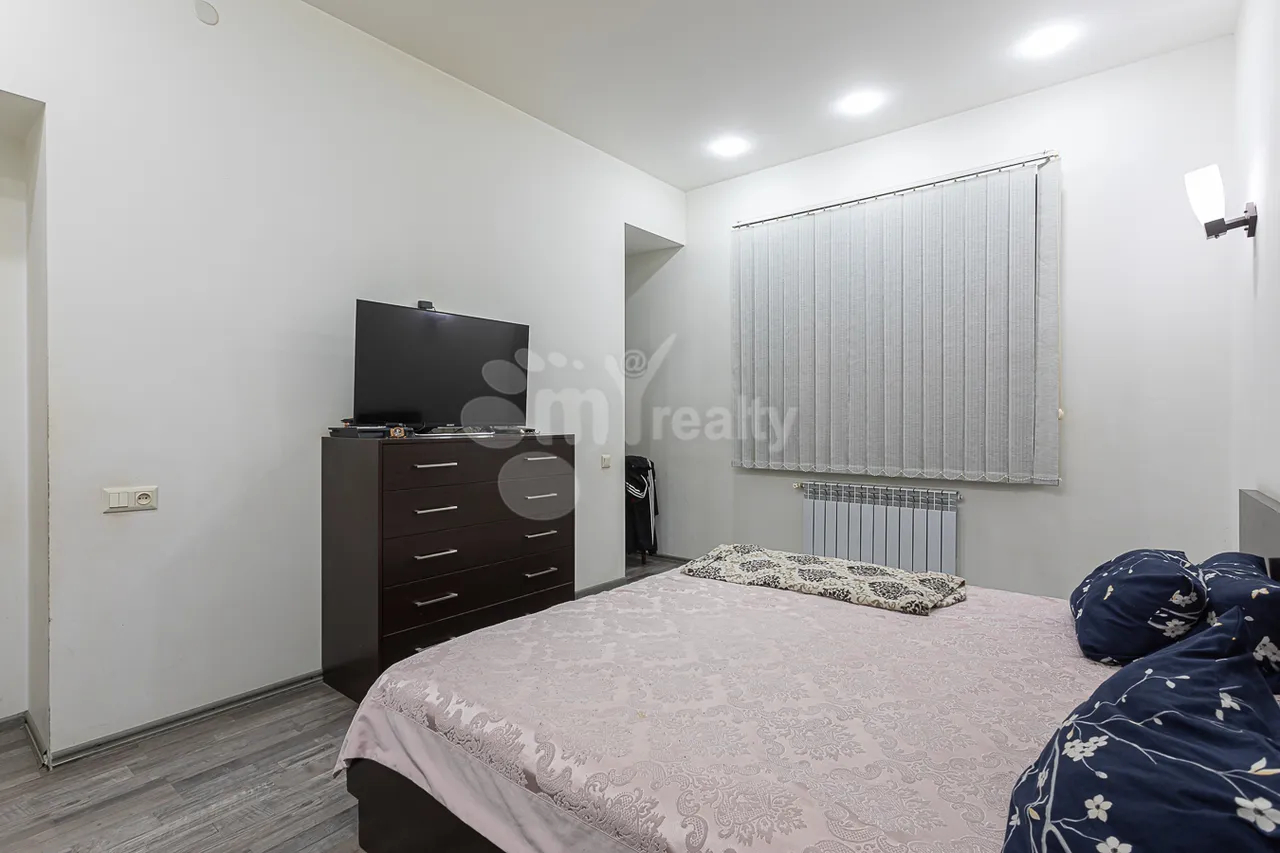 4 bedroom apartment for sale Hanrapetutyan St, Center Yerevan, 159015