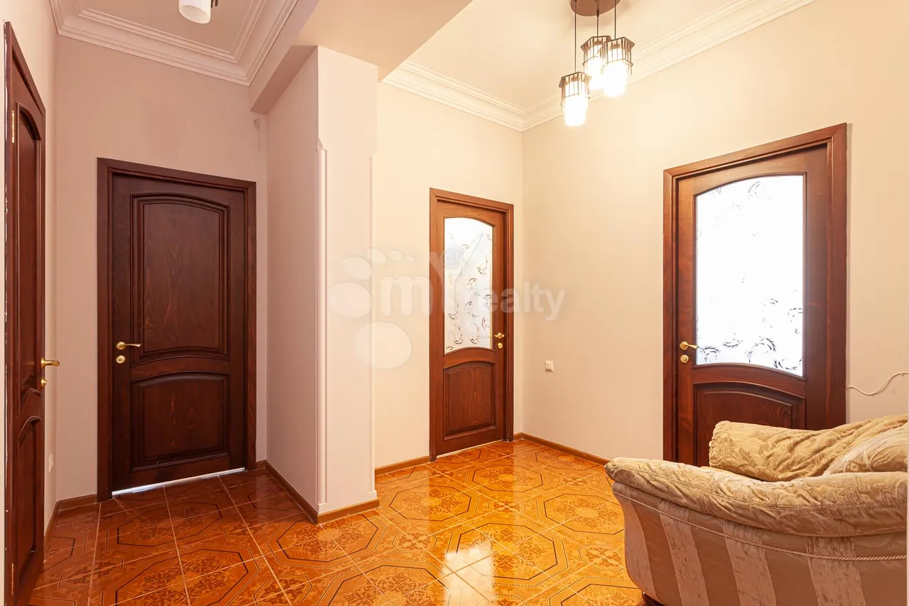 3 bedroom apartment for sale خیابان هامباردزومیان, عربگیر ایروان, 159978