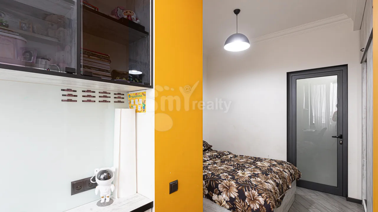 2 bedroom apartment for sale خیابان م. خورِناتسی, مرکز شهر ایروان, 160015