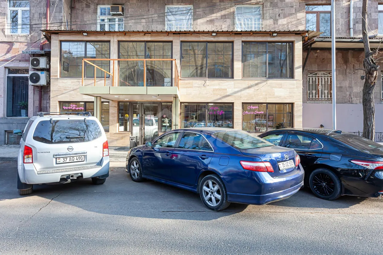 Commercial for sale خیابان کومیتاس, عربگیر ایروان, 157407
