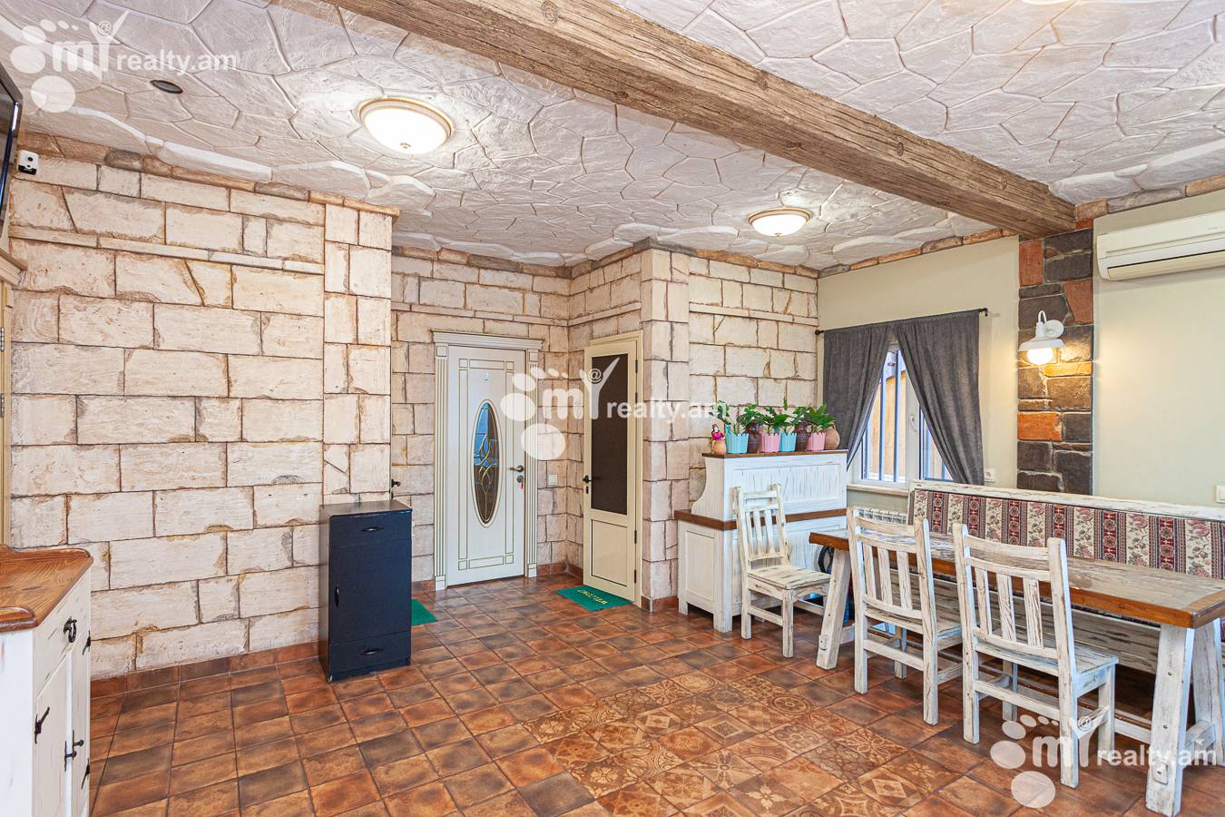 Commercial property for sale Zakyan St, Center Yerevan, 143784