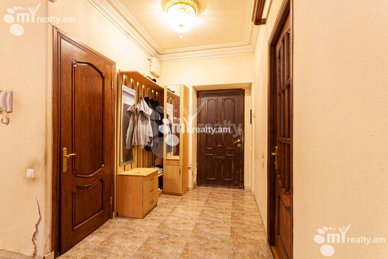 3 սենյականոց բնակարան  Ա.Պետրոսյան փող, Կենտրոն Երևան, 155418