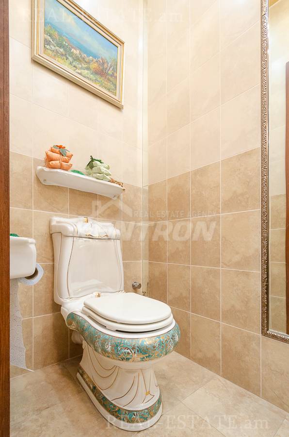 4 bedroom apartment for sale rue d'Abovyan, Center Yerevan, 137151
