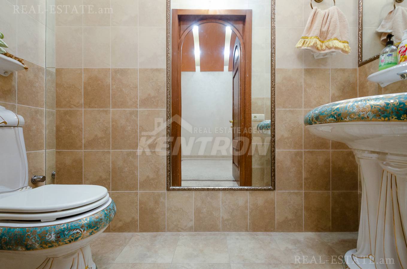 4 bedroom apartment for sale rue d'Abovyan, Center Yerevan, 137151