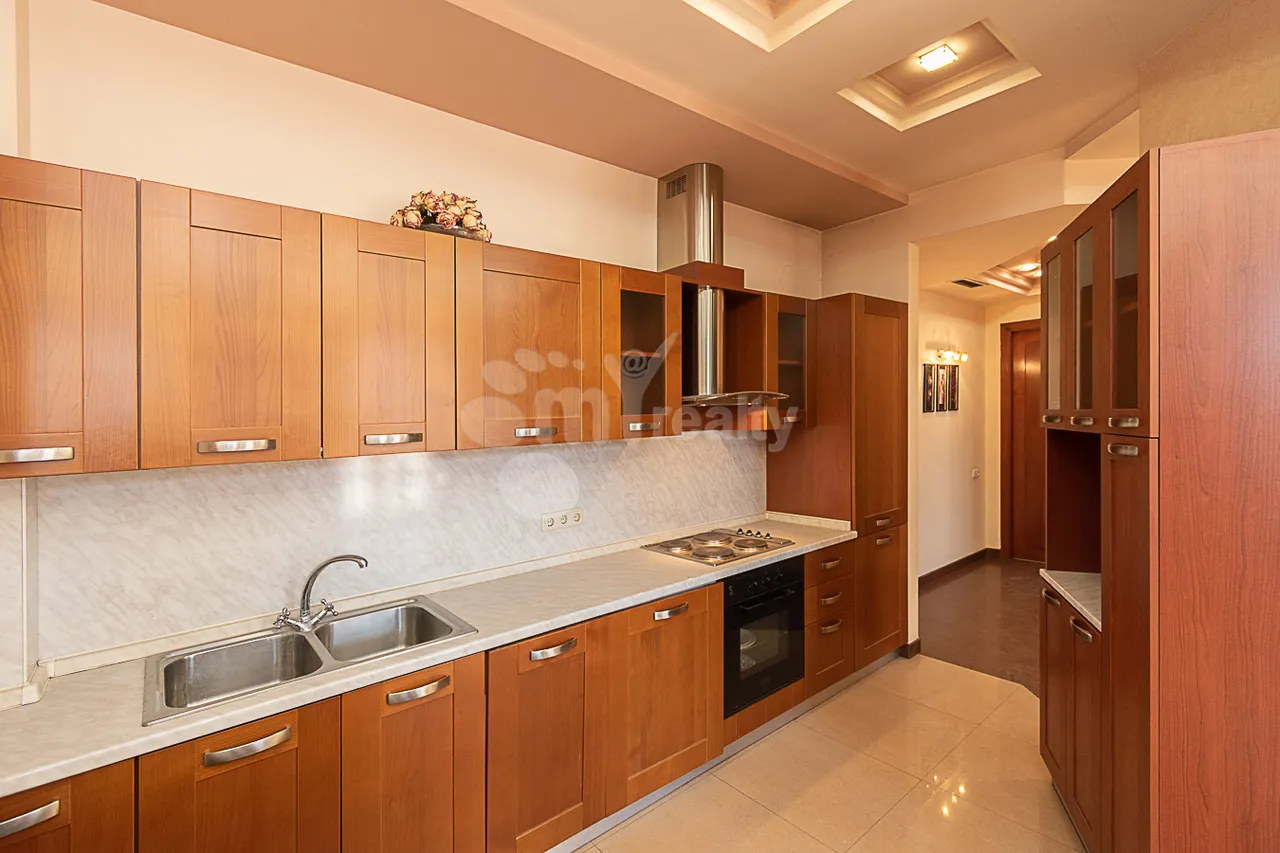 3 bedroom apartment for rent Sarmen St, Center Yerevan, 159736