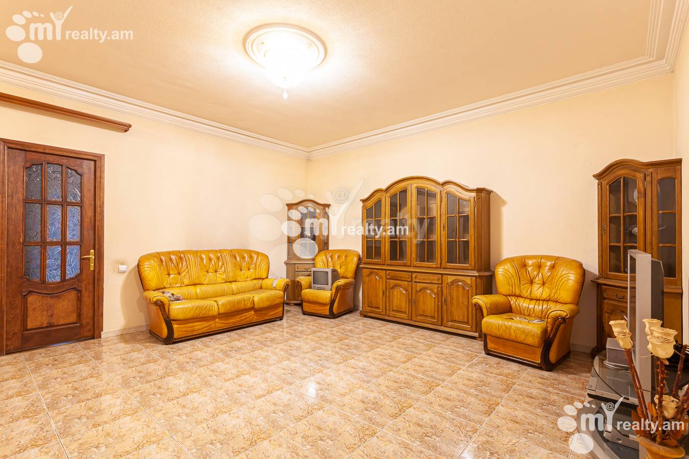 3 սենյականոց բնակարան  Ա.Պետրոսյան փող, Կենտրոն Երևան, 155418