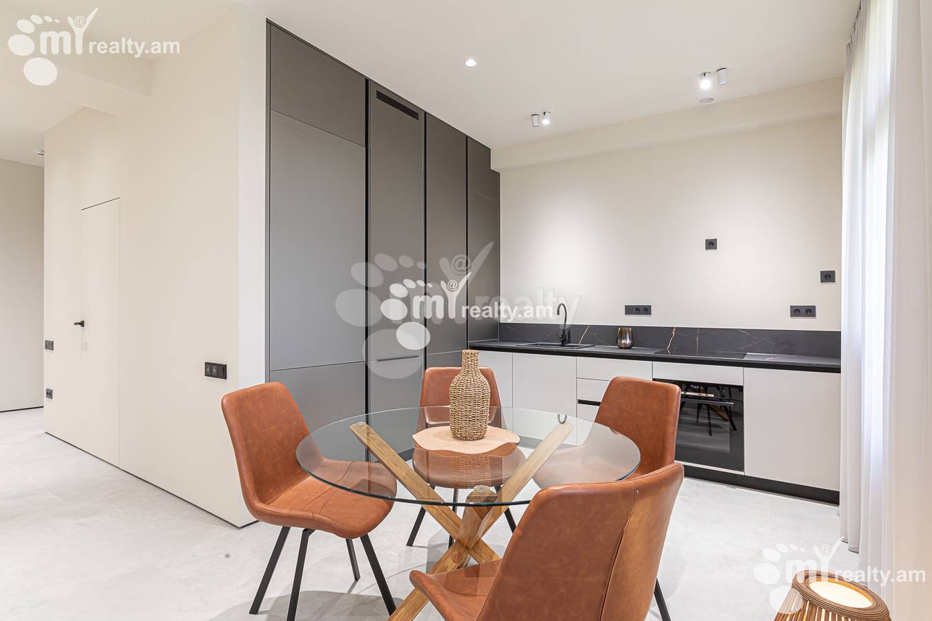 3 սենյականոց բնակարան վարձով Մ․ Մելքոնյան փող, Կենտրոն Երևան, 156869