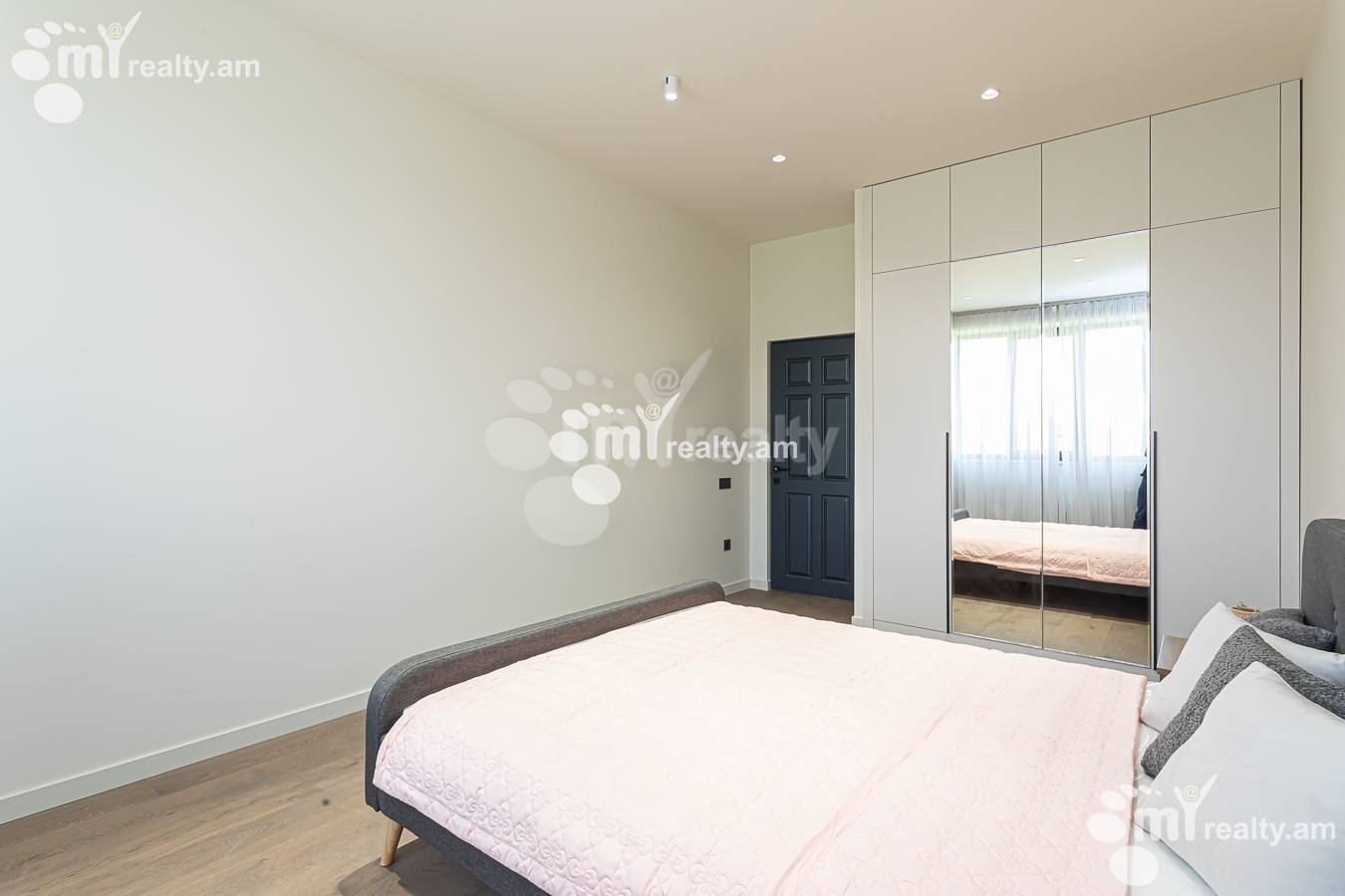 3 սենյականոց բնակարան վարձով Մ․ Մելքոնյան փող, Կենտրոն Երևան, 156869