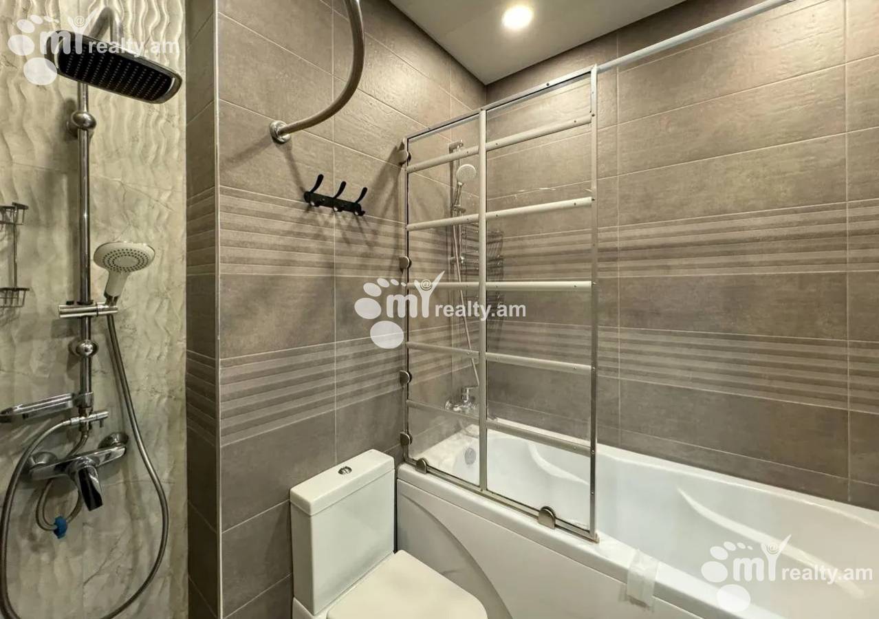 3 bedroom apartment for sale خیابان گِریبودوف, عربگیر ایروان, 158122