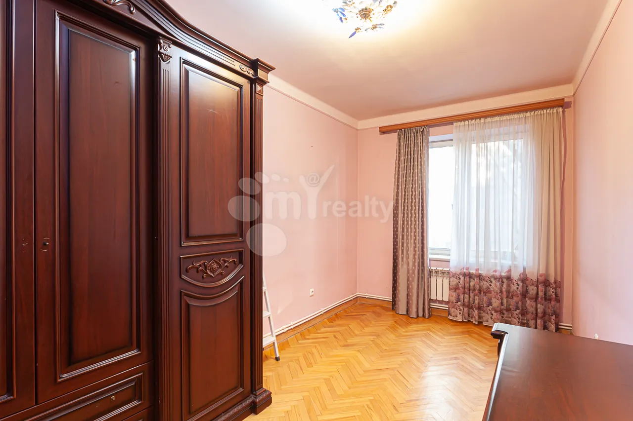 3 bedroom apartment for sale Zakyan St, Center Yerevan, 160263