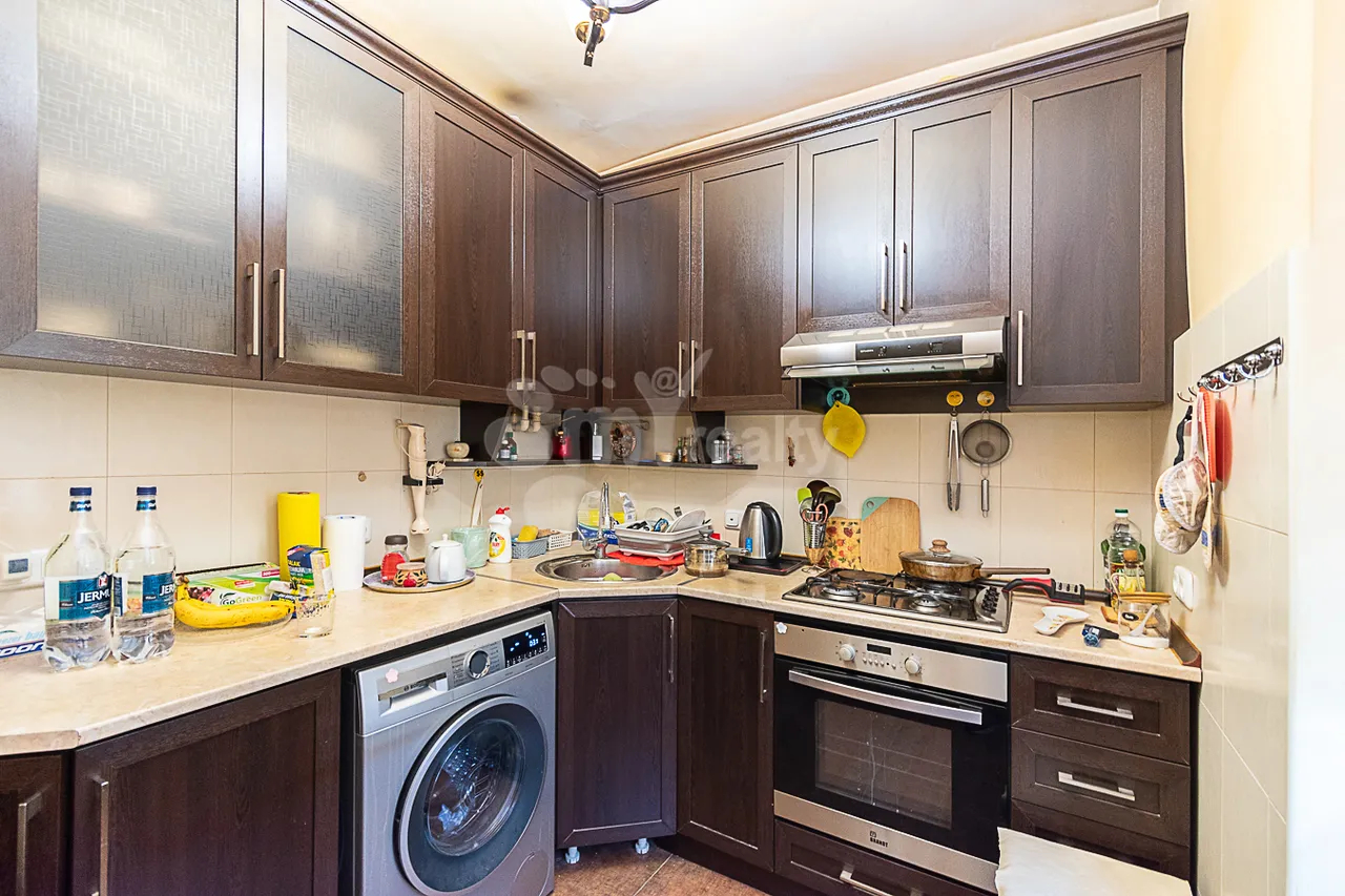 3 bedroom apartment for sale خیابان واهر. پاپازیان, عربگیر ایروان, 158561