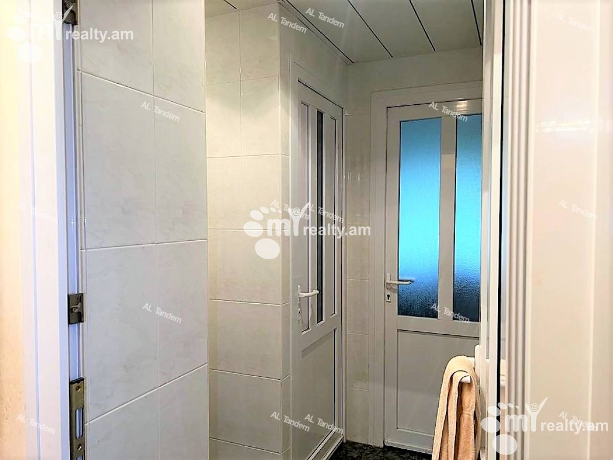 Купить 4 комнатную квартиру Бакунц ул, Нор-Норк Ереван, 125086