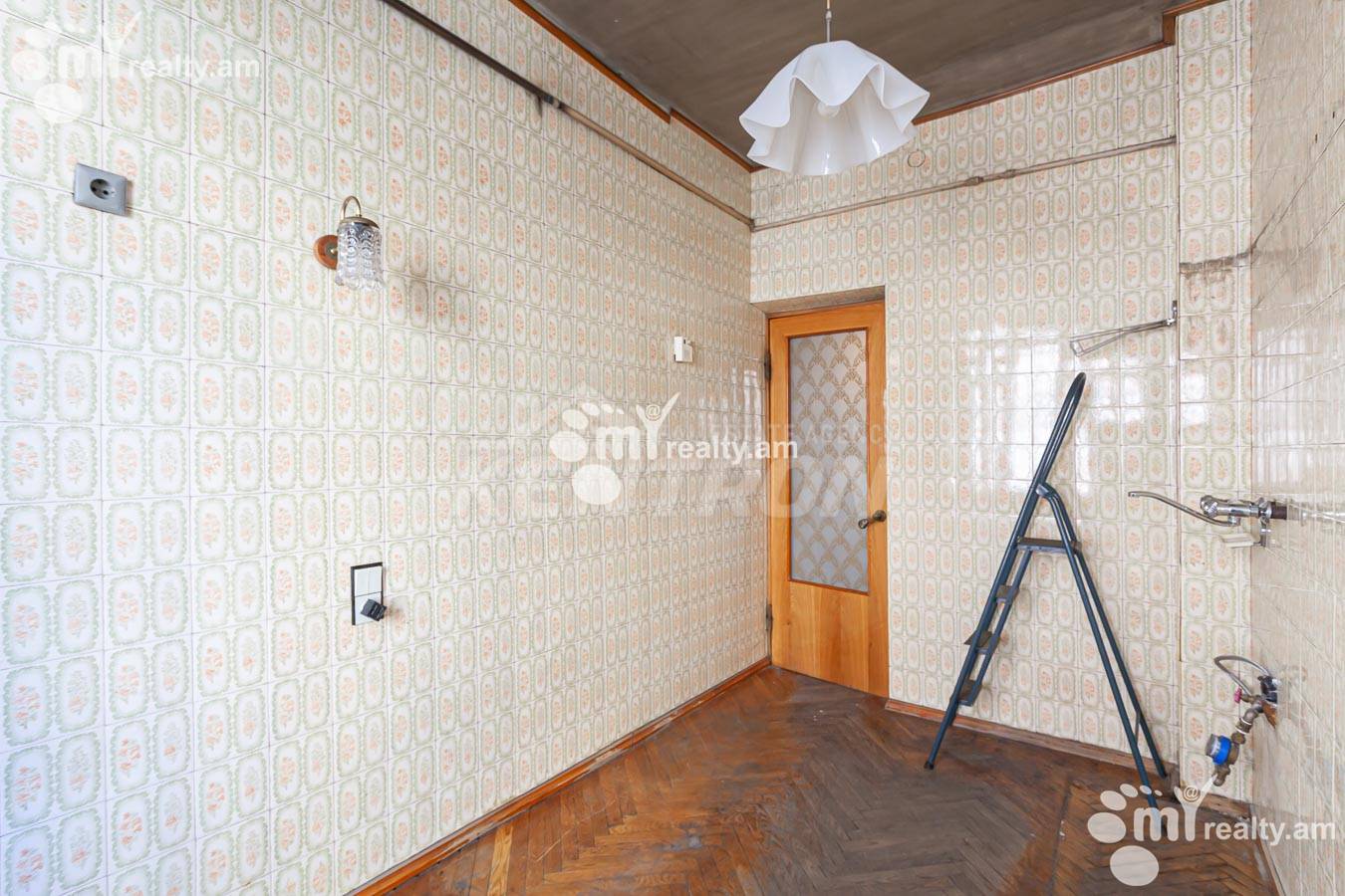 Купить 4 комнатную квартиру Таманян ул, Центр Ереван, 145123