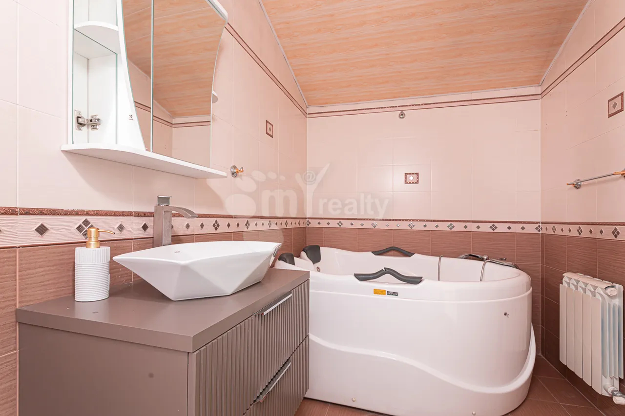 5 bedroom apartment for rent Spendiaryan St, Center Yerevan, 158573