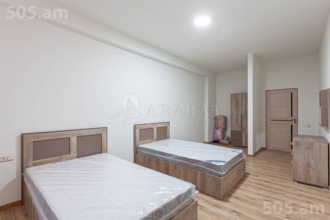 Снять 3 комнатную квартиру Аргишти ул, Центр Ереван, 154335