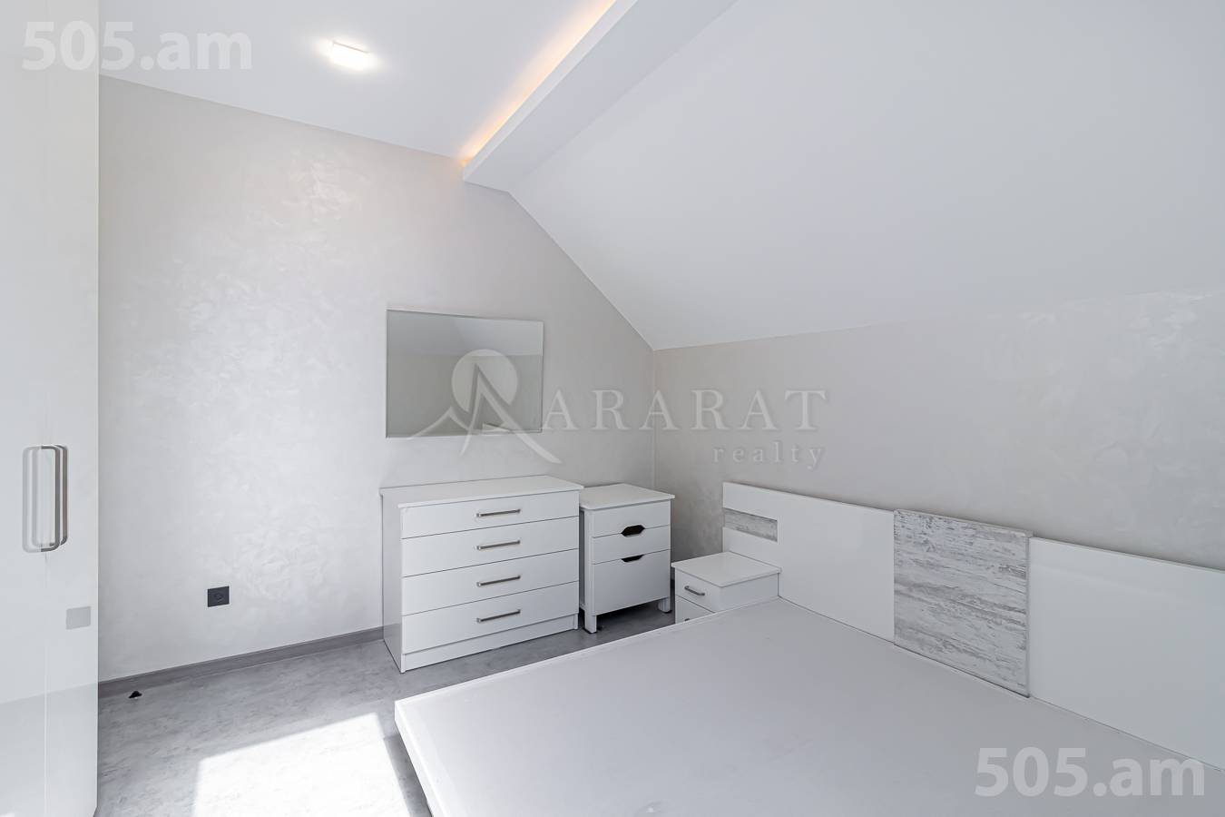 Купить 3 комнатную квартиру Саят-Нова пр, Центр Ереван, 152891